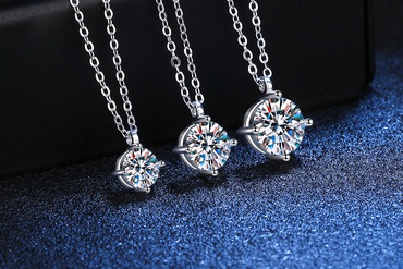 Top 4 mẫu dây chuyền kim cương nữ phổ biến và lựa chọn trang phục phù hợp