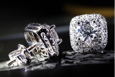 Top các mẫu bông tai kim cương được đánh giá cao về thiết kế và chất lượng