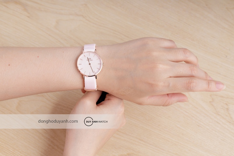 Đồng hồ Daniel Wellington dây vải – Sự ra đời, ưu điểm nổi bật và Top sản phẩm bán chạy