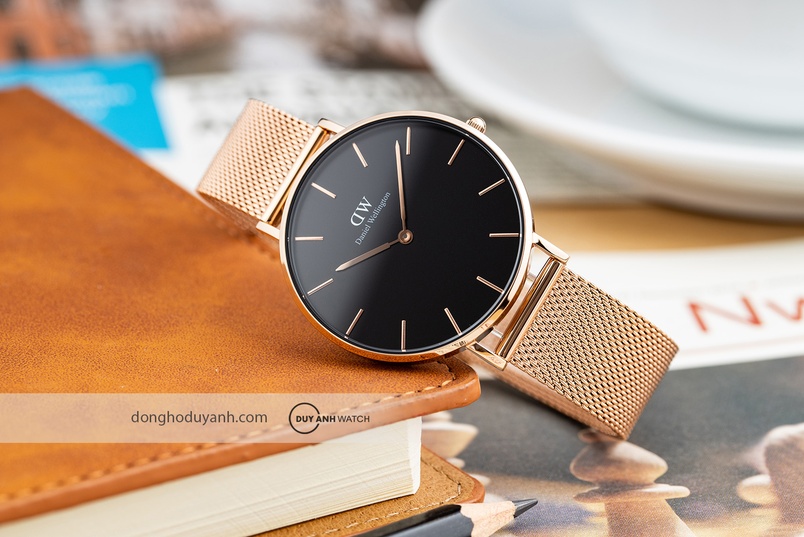 Hướng dẫn cách chỉnh giờ trên đồng hồ Daniel Wellington đơn giản, dễ hiểu