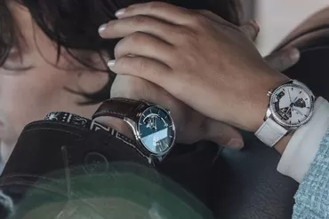 Top 12 mẫu đồng hồ đôi cho ngày Valentine 2024 lãng mạn