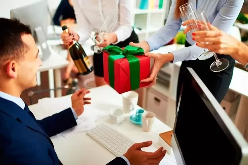 Top 9 món quà độc đáo tặng sếp dịp năm mới: Gợi ý tinh tế, đẳng cấp