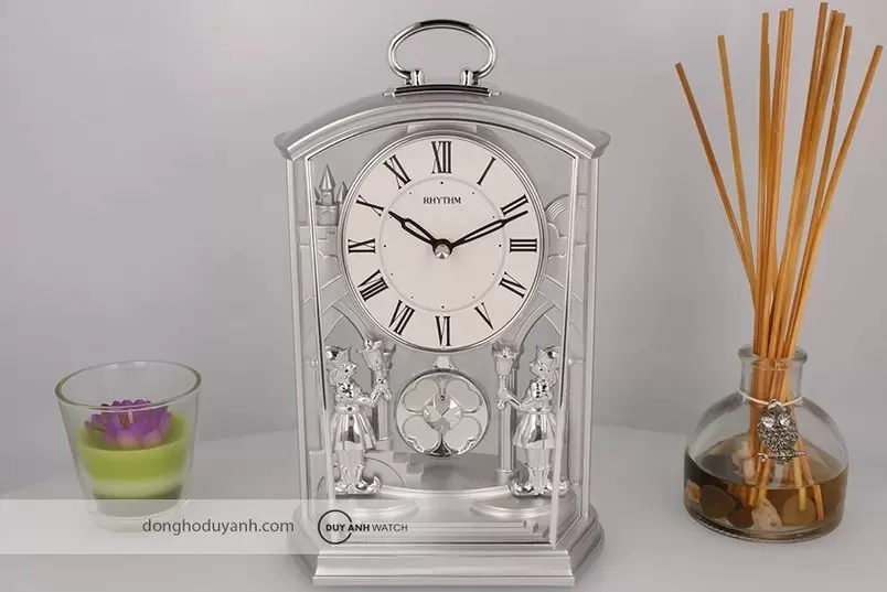 Hướng dẫn cách chọn đồng hồ để bàn làm việc sang trọng, tinh tế