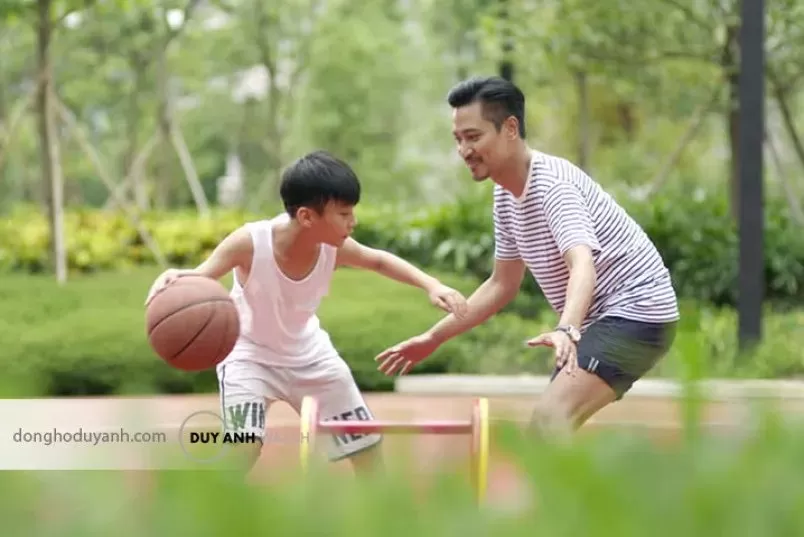 Có nên đeo đồng hồ cơ chơi thể thao? Sự thật cần biết