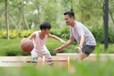 Có nên đeo đồng hồ cơ chơi thể thao? Sự thật cần biết