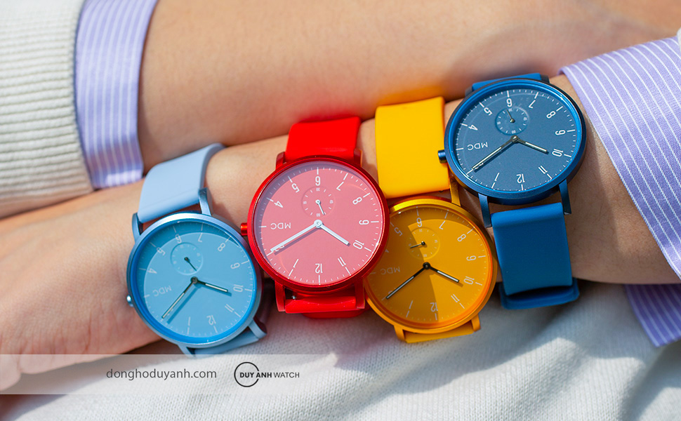 Màu sắc đồng hồ cũng là một yếu tố cần chú ý khi mua đồ hồ 