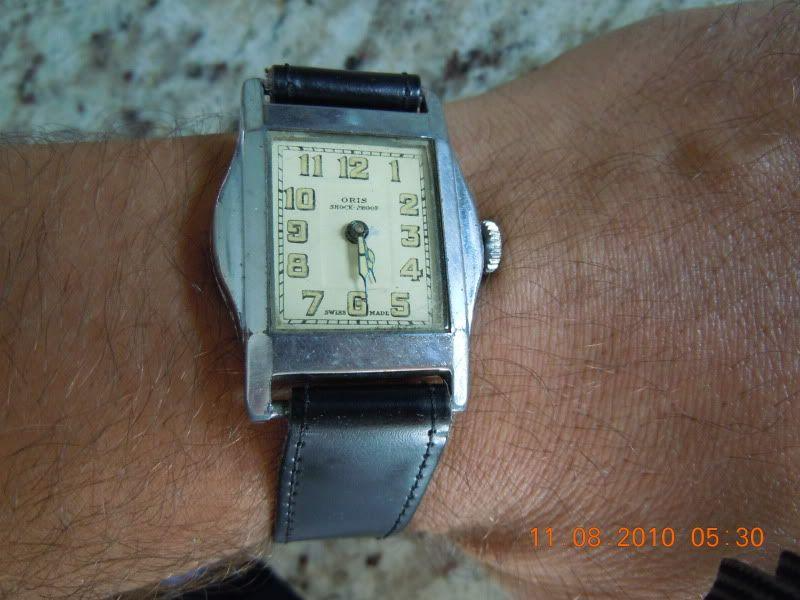 Đồng hồ đeo tay Oris từ những năm 1930.