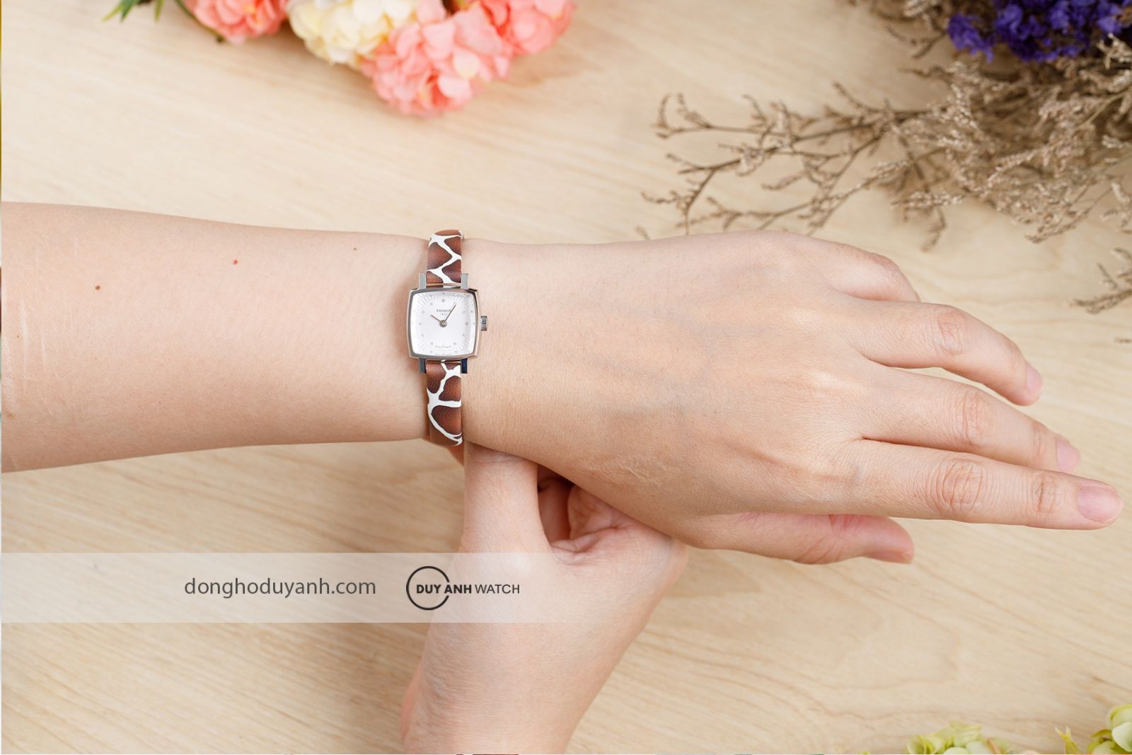 Đồng hồ nữ Tissot Lovely Square T058.109.17.036.00
