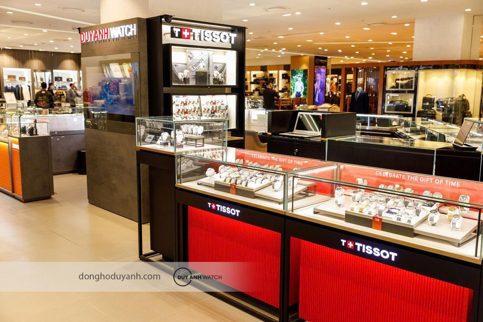Gian hàng của Duy Anh Watch tại Lotte Center, Hà Nội