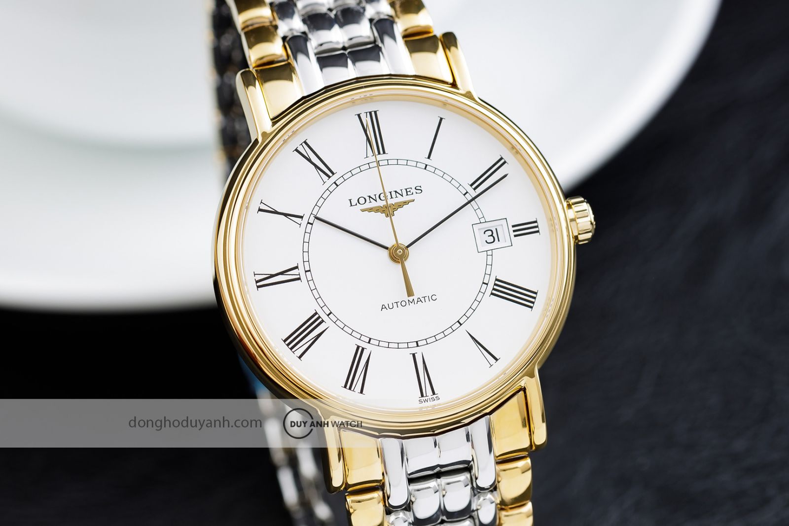 Đồng hồ Longines Presence Automatic Roman L4.921.2.11.7 cận cảnh mặt số
