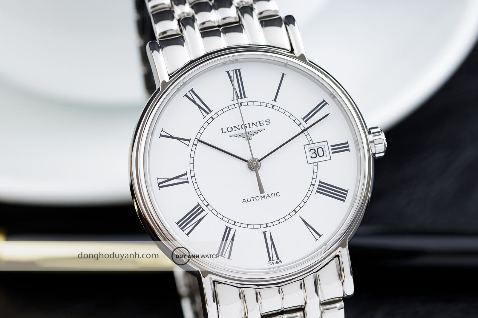 Cận cảnh Longines Presence Automatic Roman L4.921.4.11.6