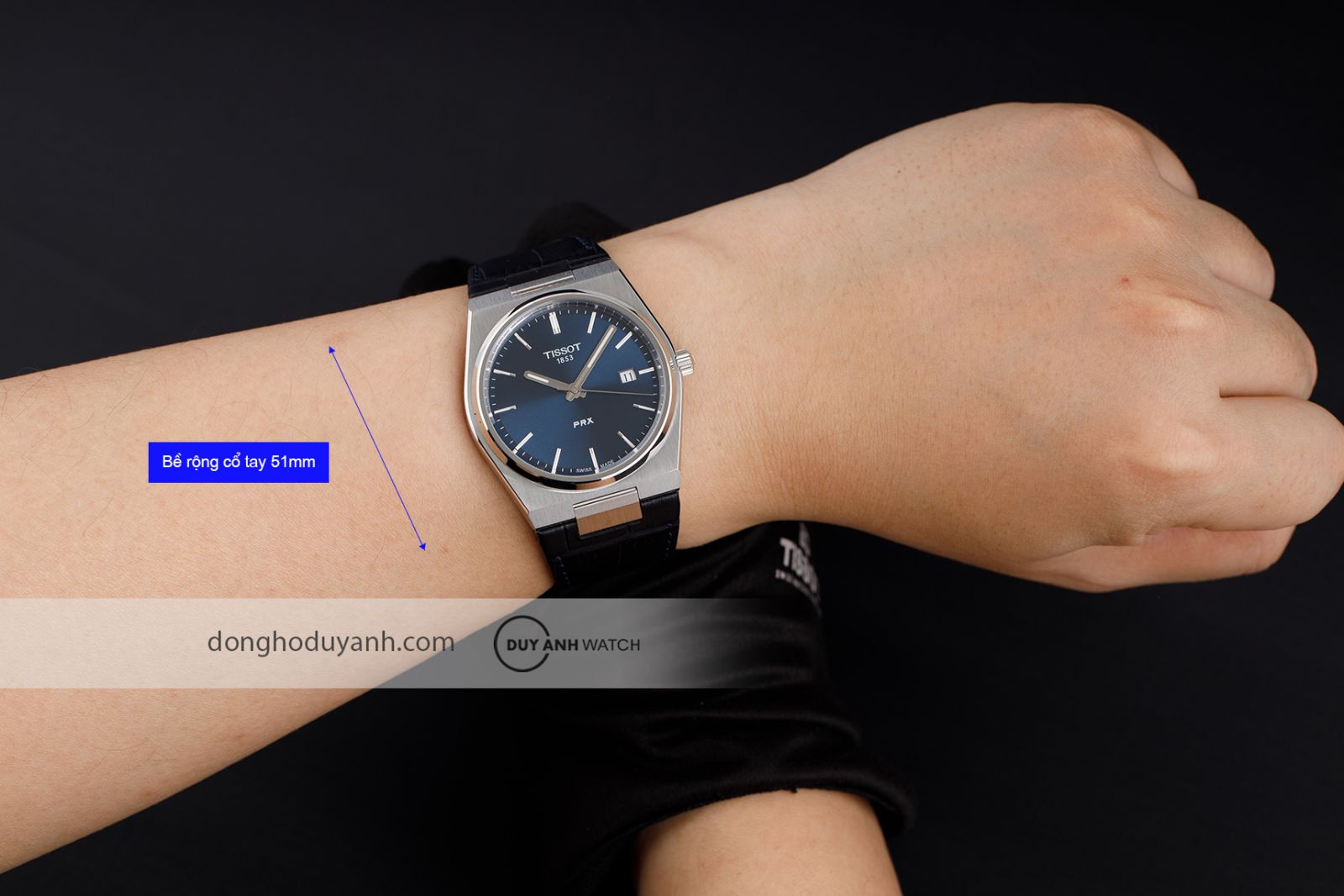 Tissot PRX T137.410.16.041.00 trên cổ tay