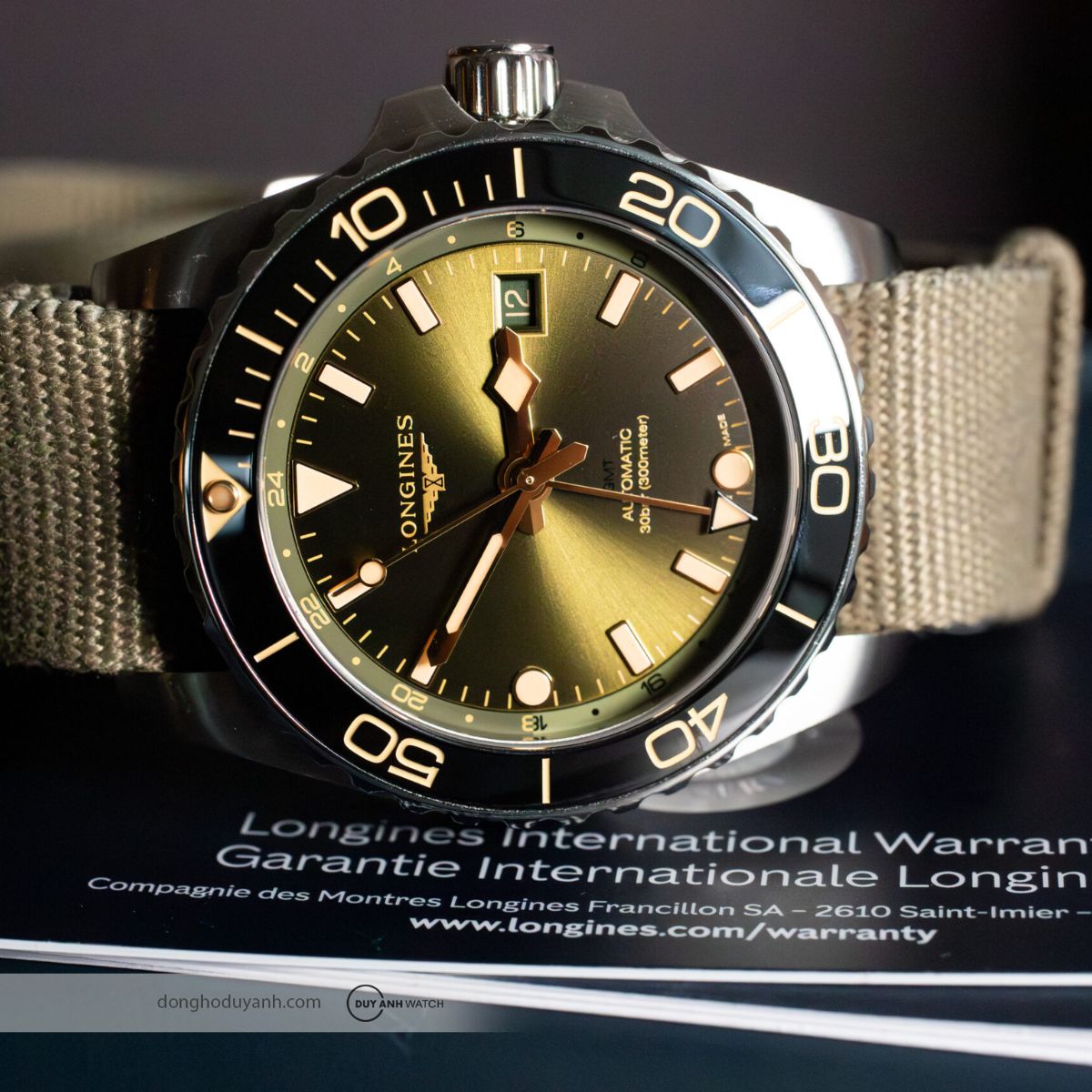 Cận cảnh Đồng hồ nam Longines HydroConquest GMT L3.790.4.06.2