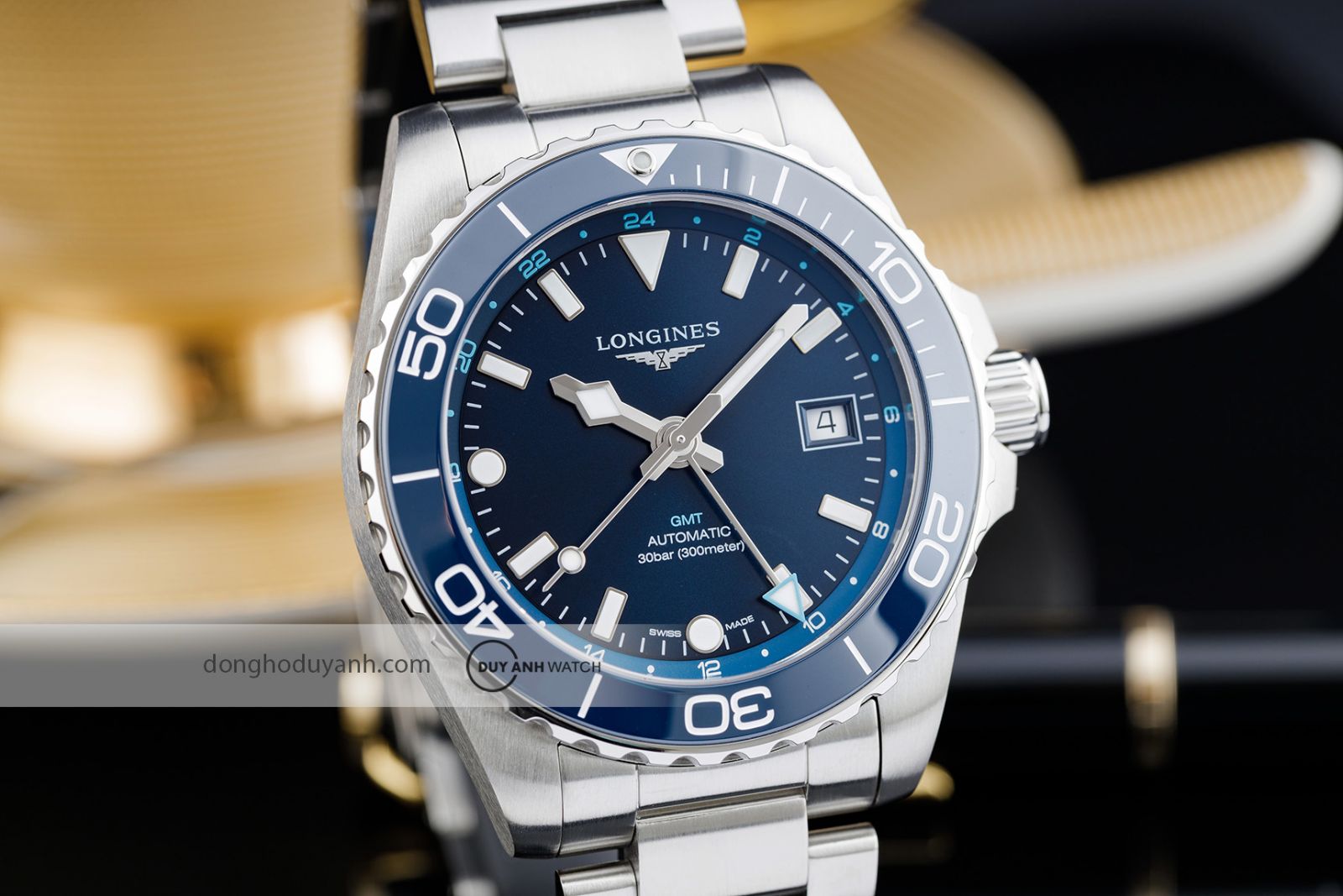 Cận cảnh đồng hồ nam Longines HydroConquest GMT L3.790.4.96.6