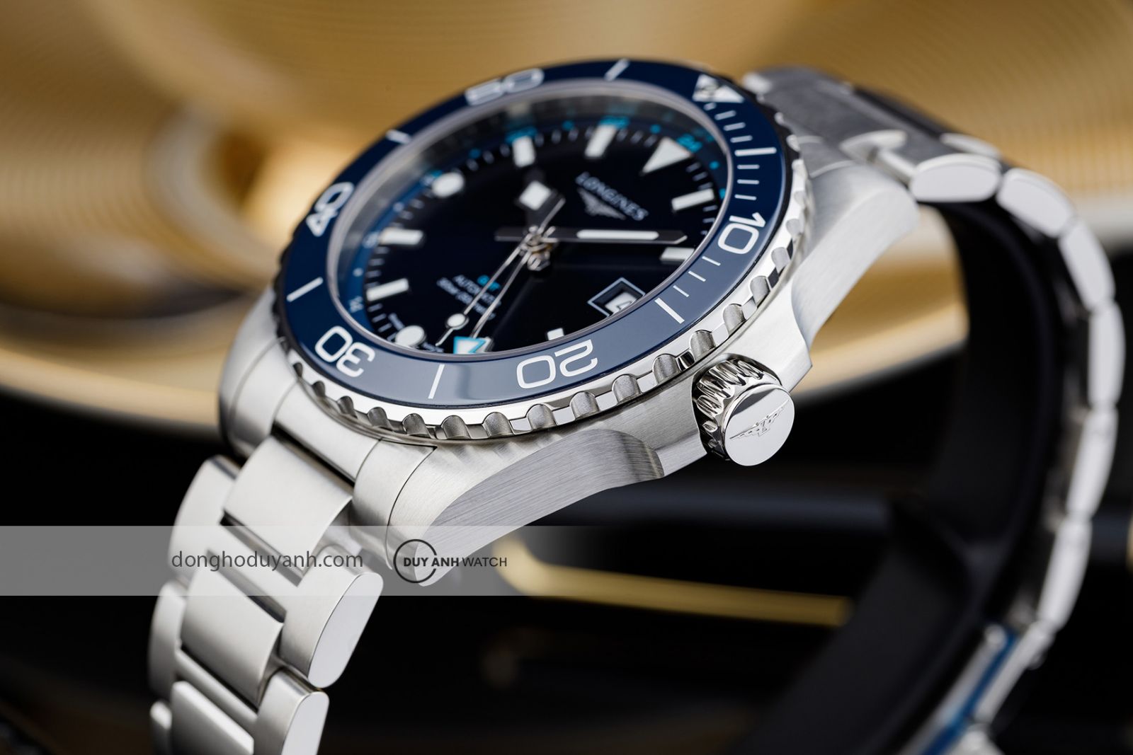 Longines HydroConquest GMT L3.790.4.96.6 là biểu tượng của sự mạnh mẽ và linh hoạt