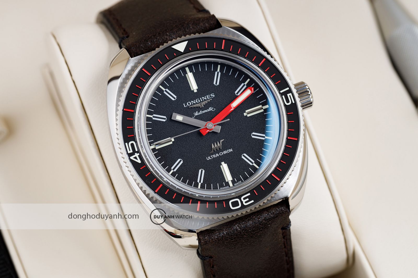 Longines Ultra Chron Box Edition L2.836.4.52.8 nổi bật với thiết kế diver cổ điển