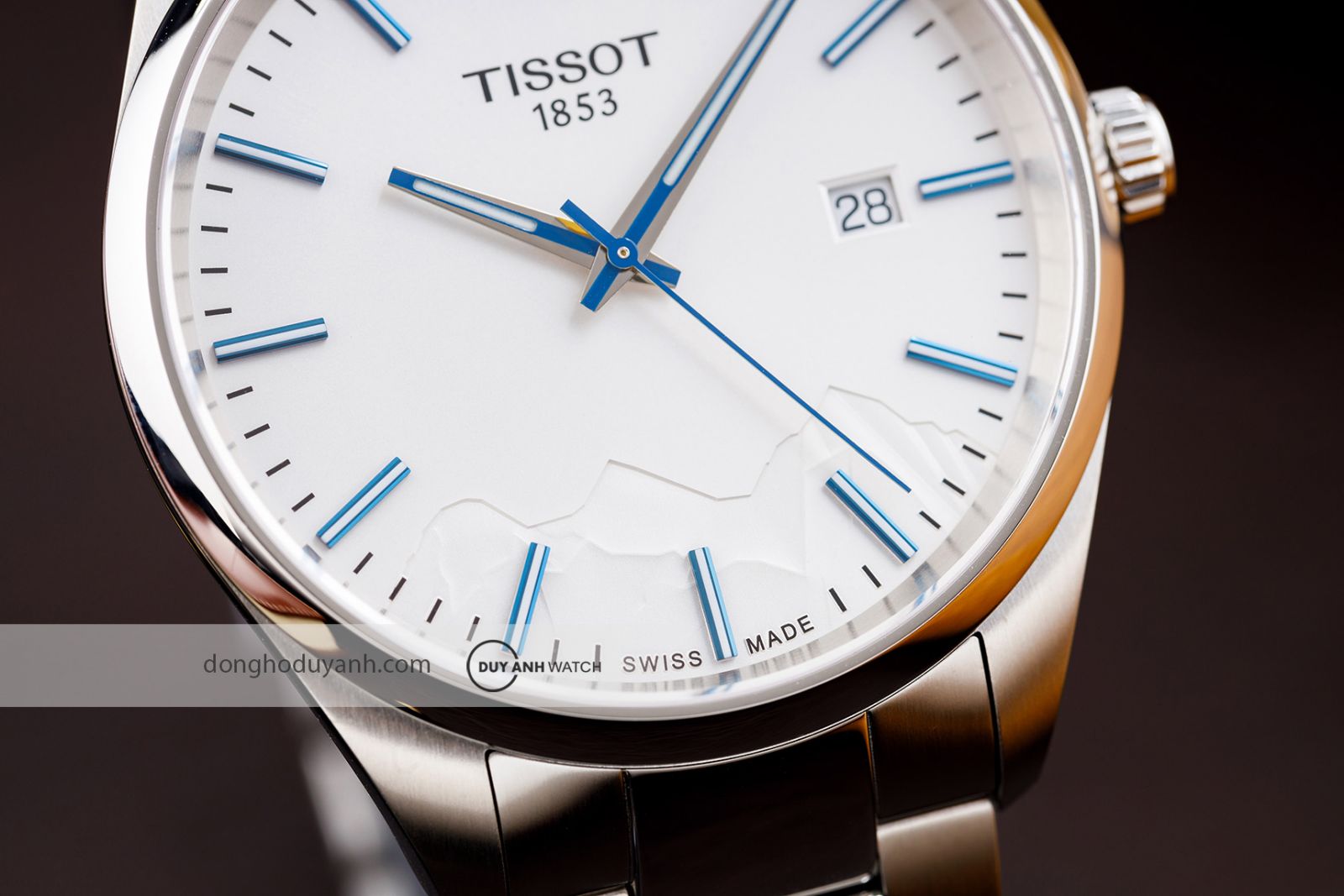 Tissot PR 100 Jungfraubahn T150.410.11.031.00 nổi bật với mặt số bạc tinh giản