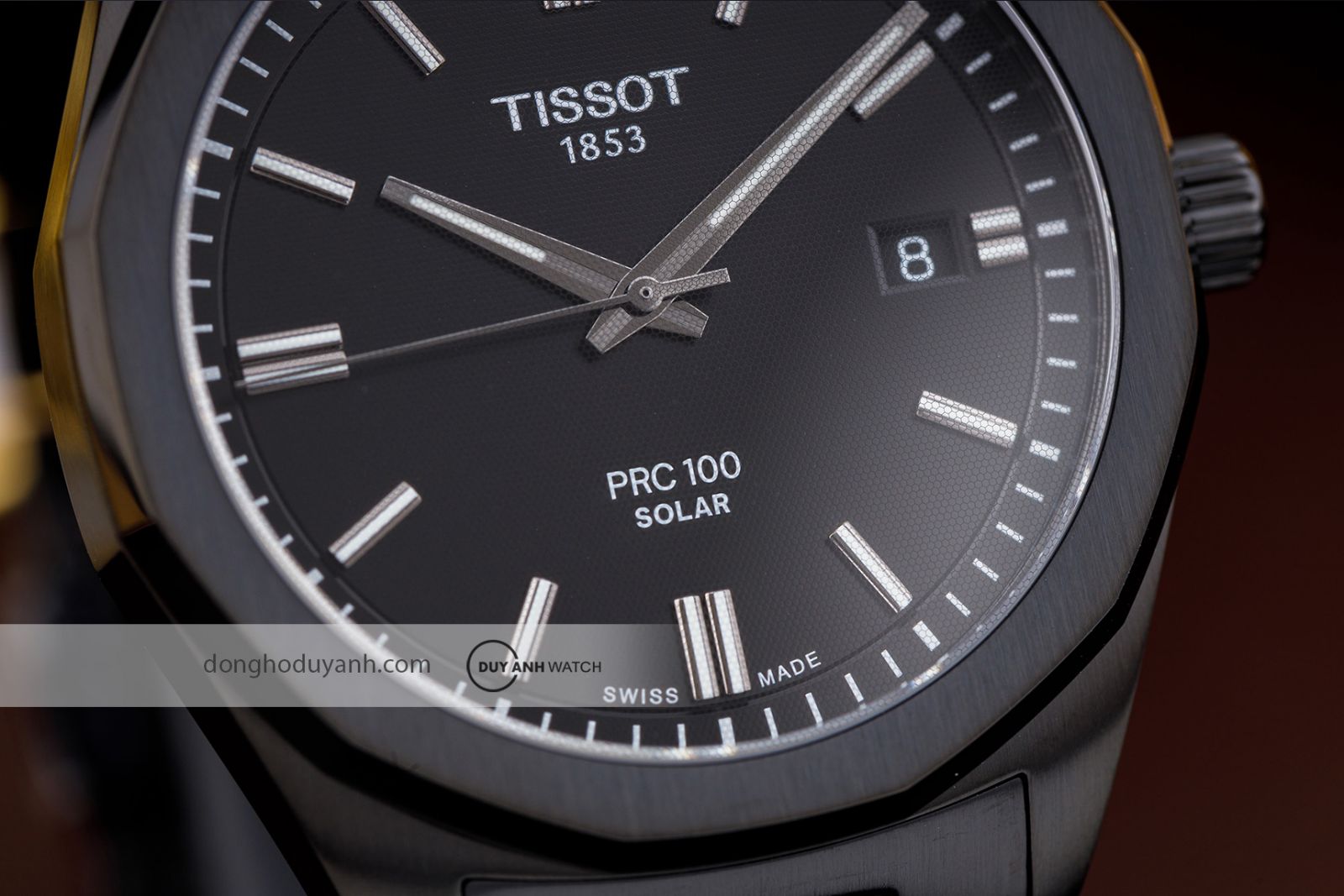 Tissot PRC 100 Solar T151.422.33.051.00 nổi bật với thiết kế đen toàn phần mạnh mẽ và hiện đại.