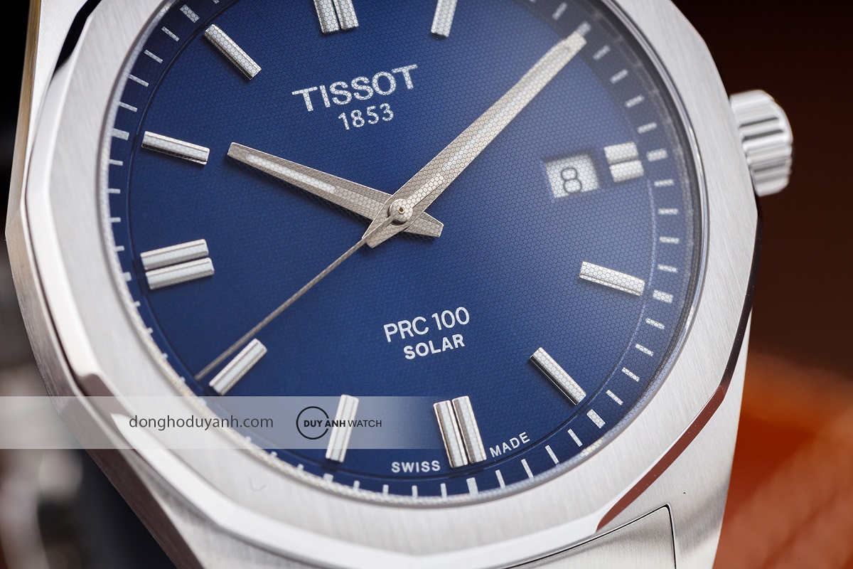 Tissot PRC 100 Solar Quartz T151.422.11.041.00 mang đến sự kết hợp hài hòa giữa thiết kế thanh lịch và công nghệ năng lượng ánh sáng hiện đại.