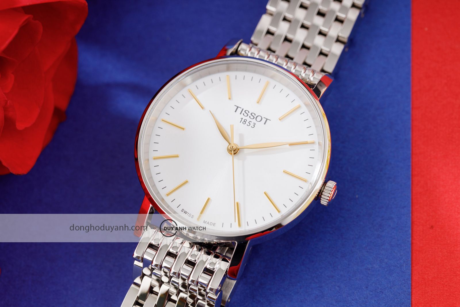 Tissot Everytime T143.210.11.011.01 tôn vinh vẻ đẹp tối giản với mặt số bạc chải tia