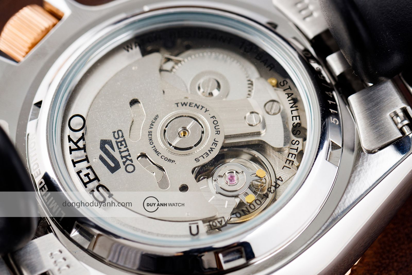 Mặt đáy Seiko 5 Sports Limited Edition SSK046K1