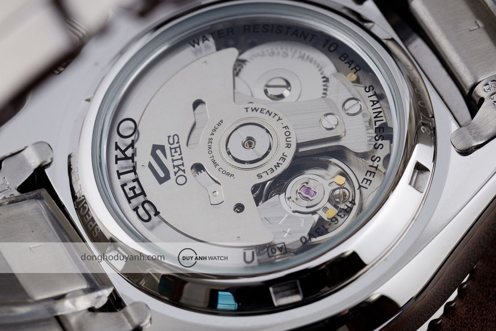 Mặt đáy Seiko 5 Sports 55th anniversary SRPK11K1