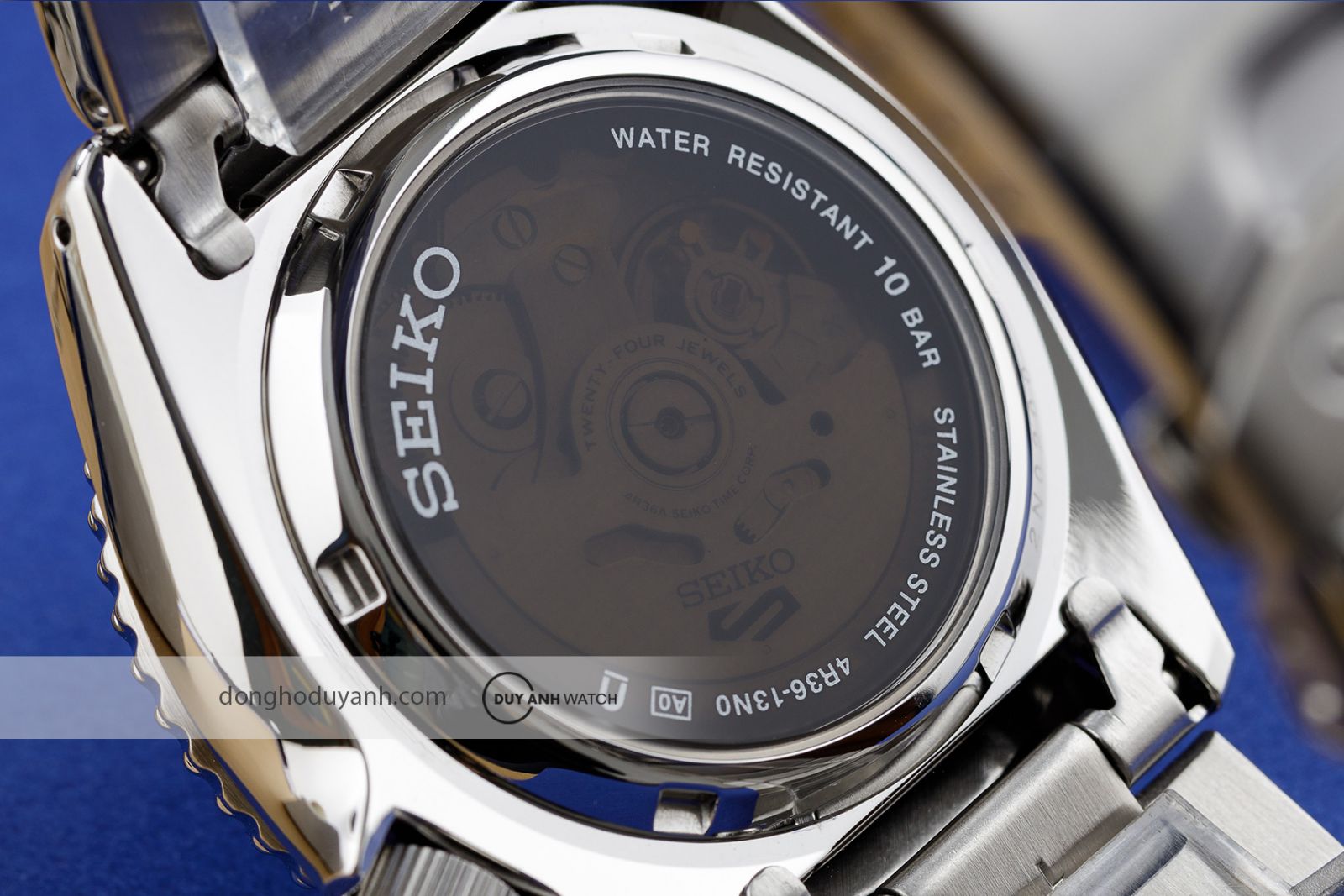Mặt đáy Seiko 5 Sports SRPJ45K1