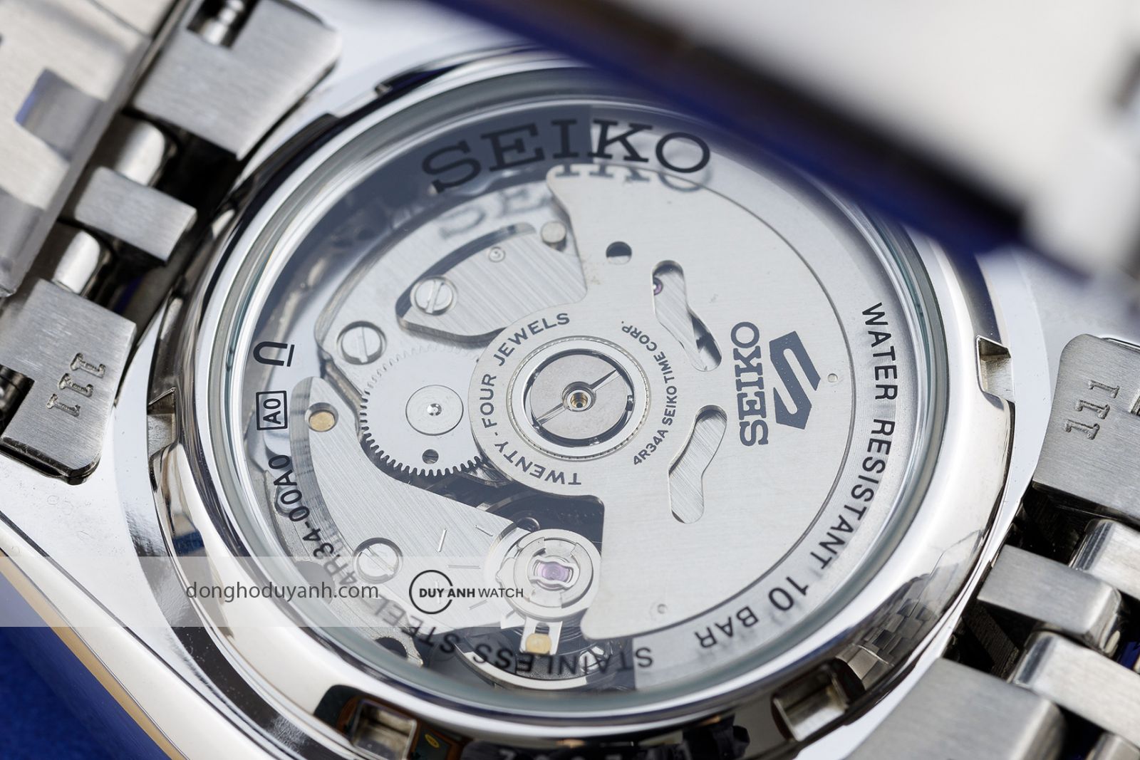 Seiko 5 Sports GMT SSK003K1 với thiết kế lộ máy