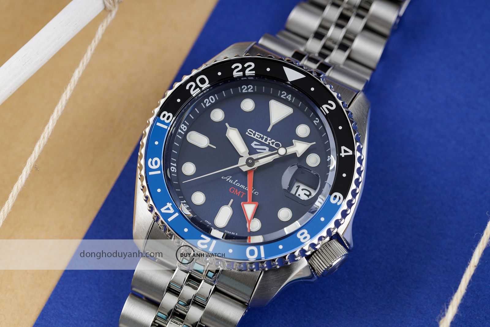 Mặt số của đồng hồ Seiko 5 Sports GMT SSK003K1