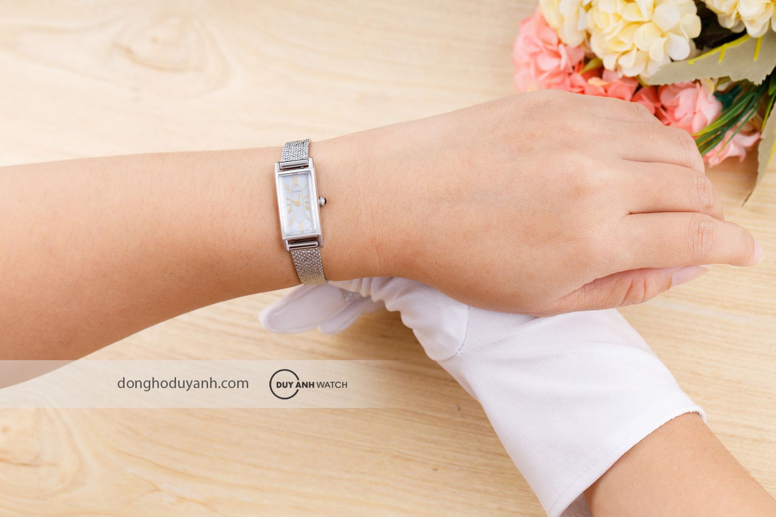 Đồng hồ Citizen L EG7040-74D trên tay