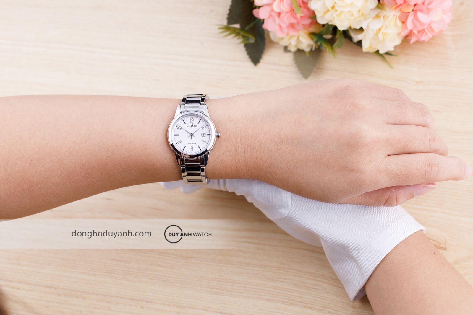 Đồng hồ nữ Citizen Eco-Drive FE1241-71Z trên tay