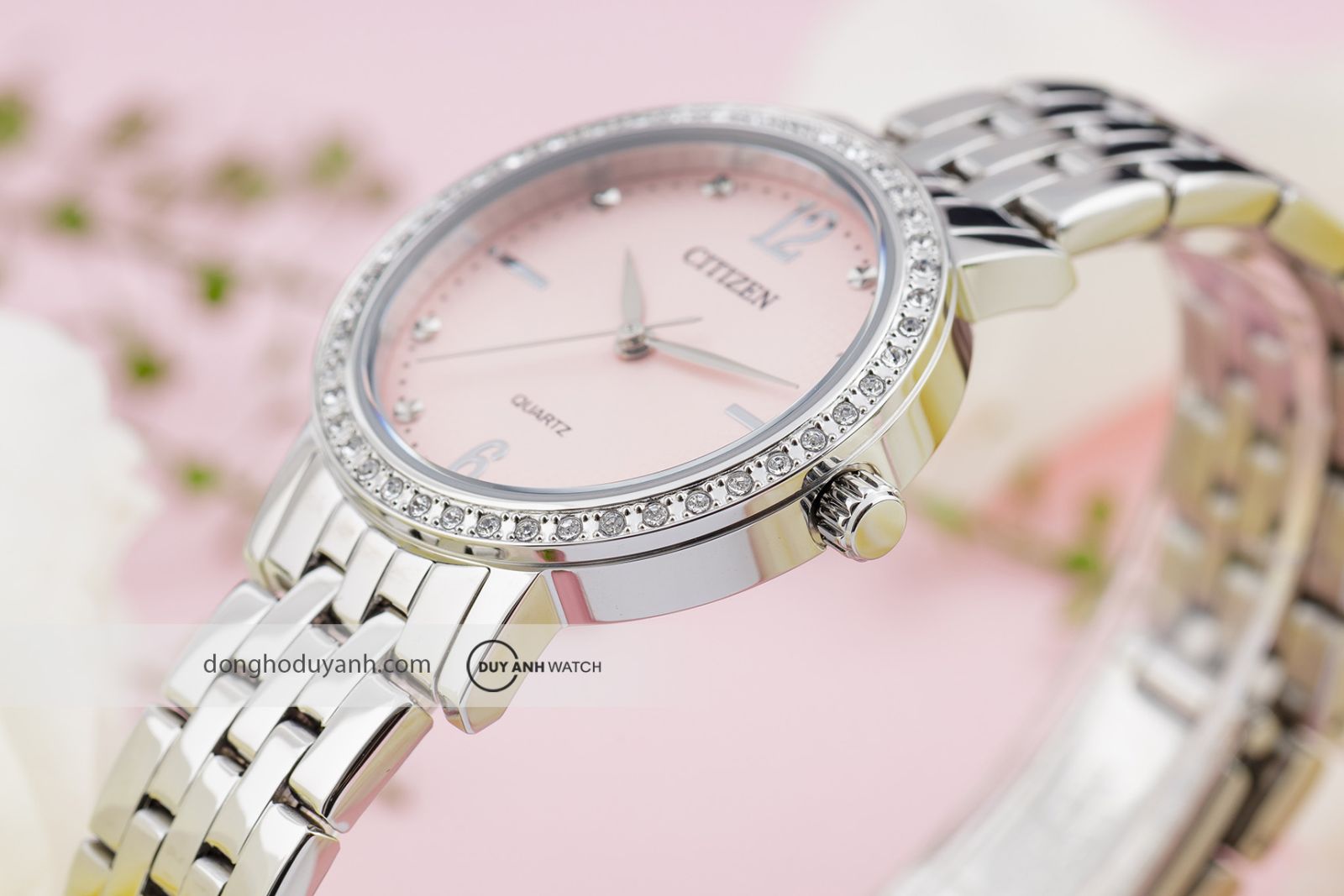 Đồng hồ sở hữu bộ máy Quartz Caliber 1032
