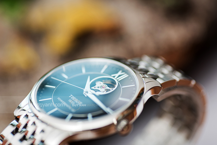 Mặt số đen của Tissot Tradition Open Heart T063.907.11.058.00