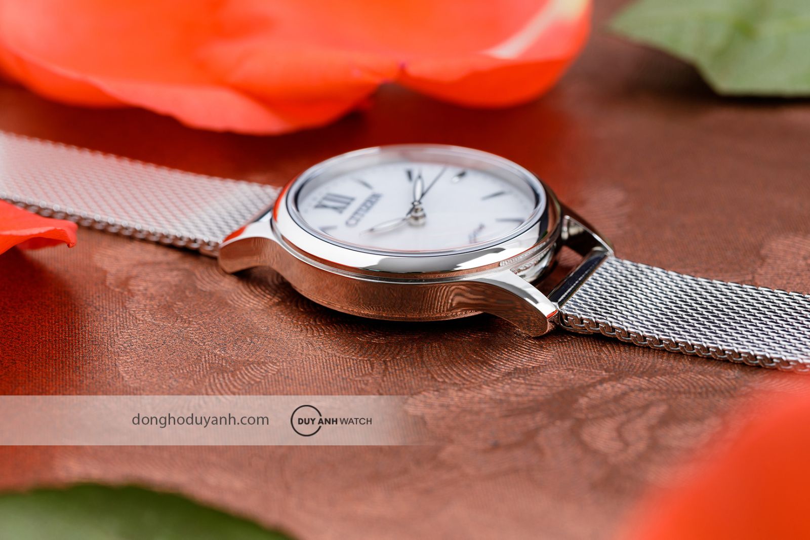 Mặt kính của Citizen Eco-Drive EM0899-81A