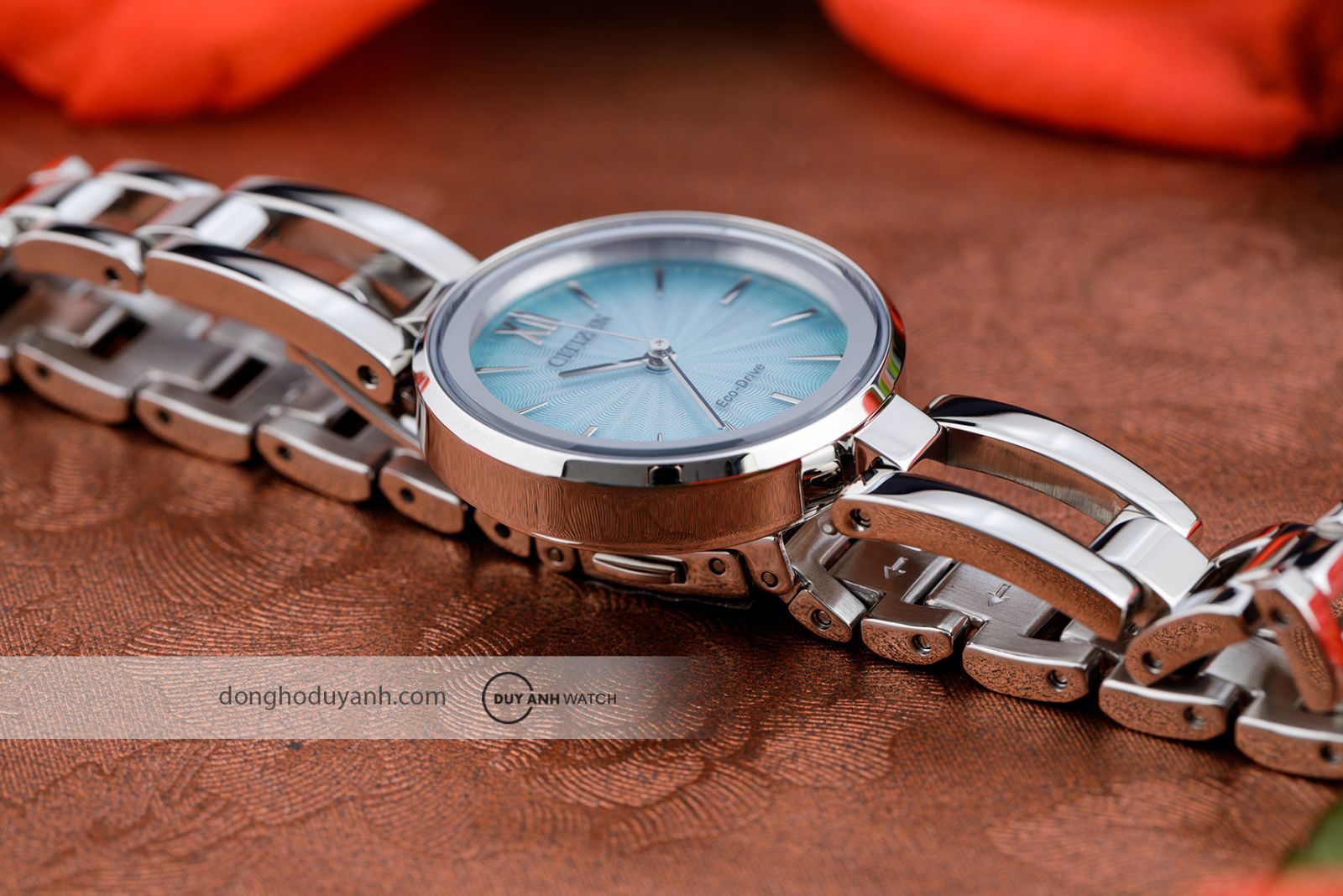 Góc nghiêng Citizen Eco-Drive EM0801-85X