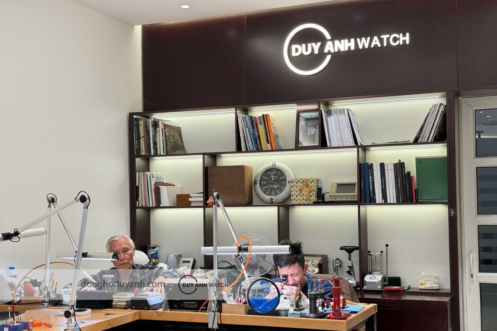 ky-thuat-vien-giau-kinh-nghiem-tai-duy-anh-watch