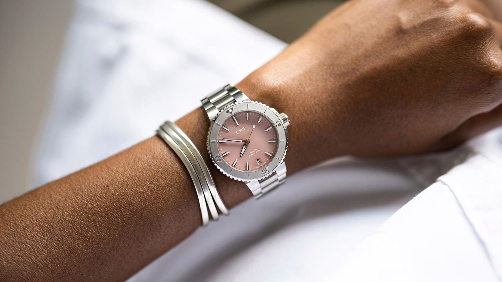 Đồng hồ nữ Oris Aquis Date 01 733 7770 4158-07 8 18 05P