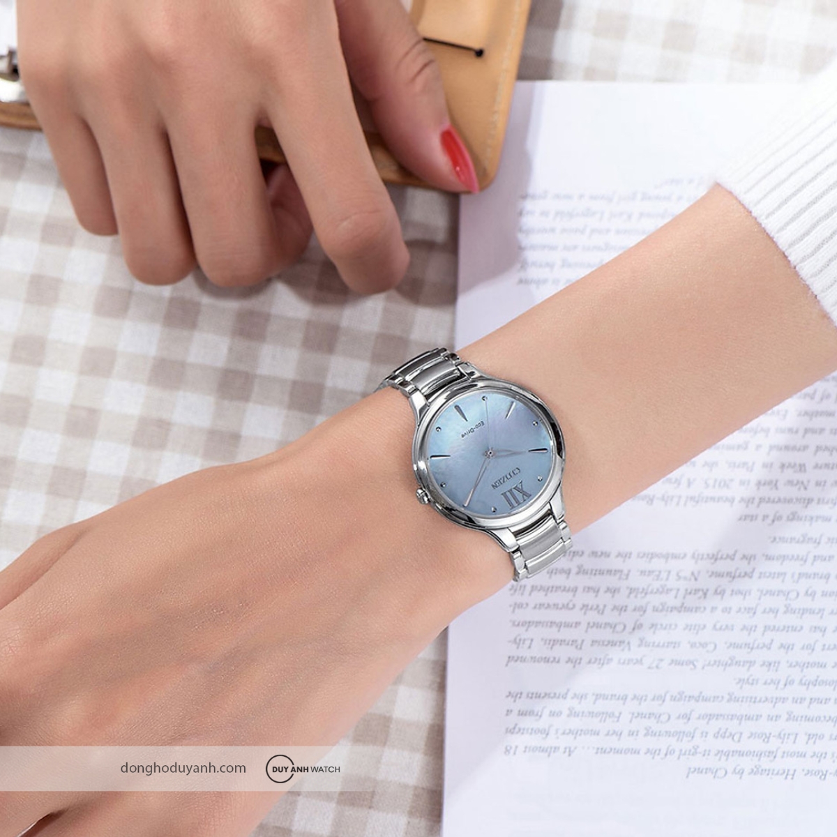 Đồng hồ Citizen EM0550-83N