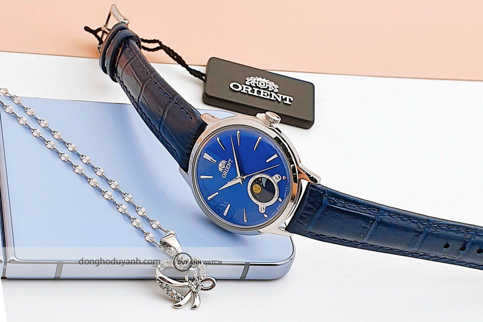 Góc nghiêng của Orient Sun And Moon RA-KB0004A10B