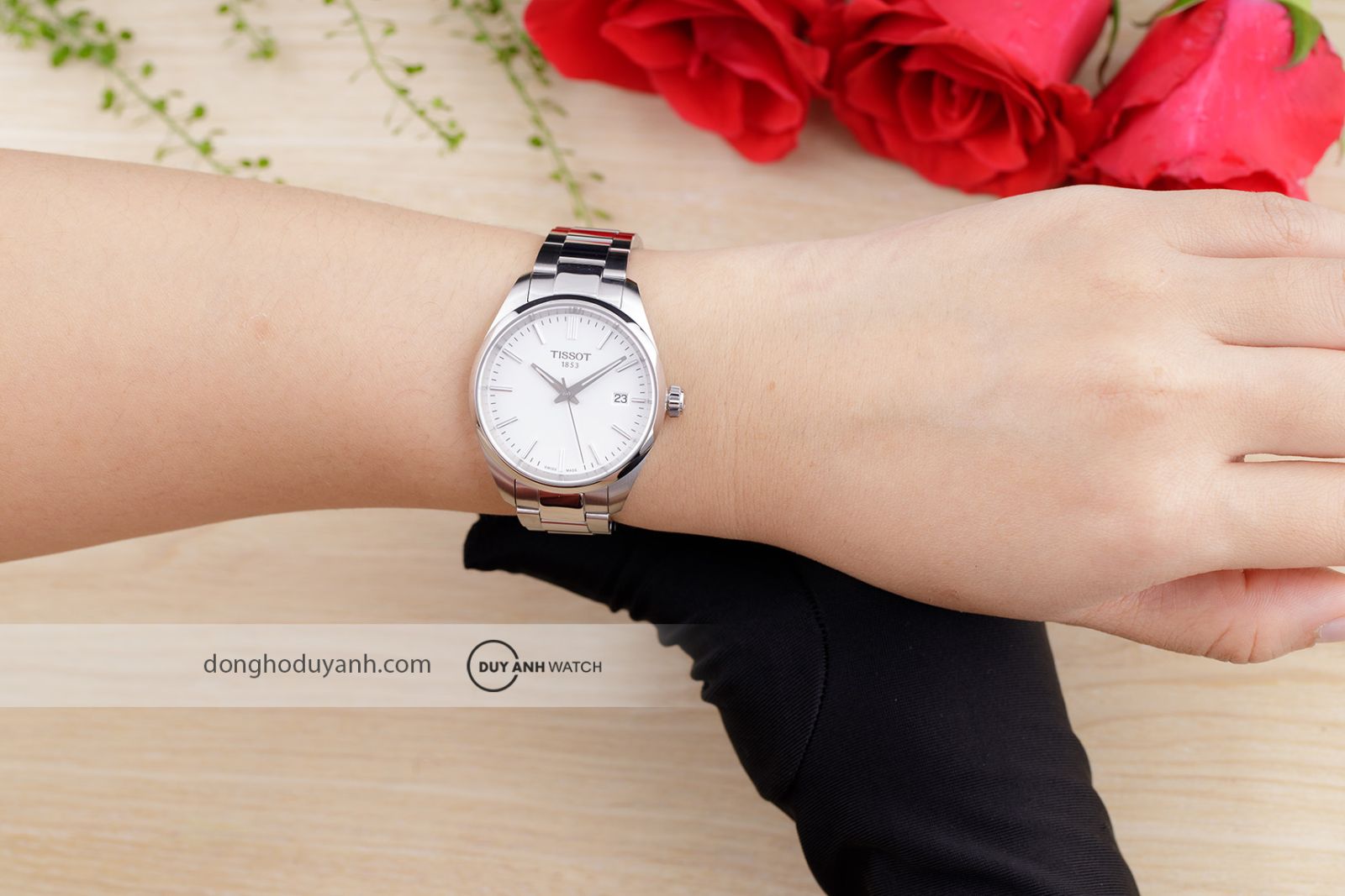 Đồng hồ nữ Tissot PR 100 T150.210.11.031.00 trên tay