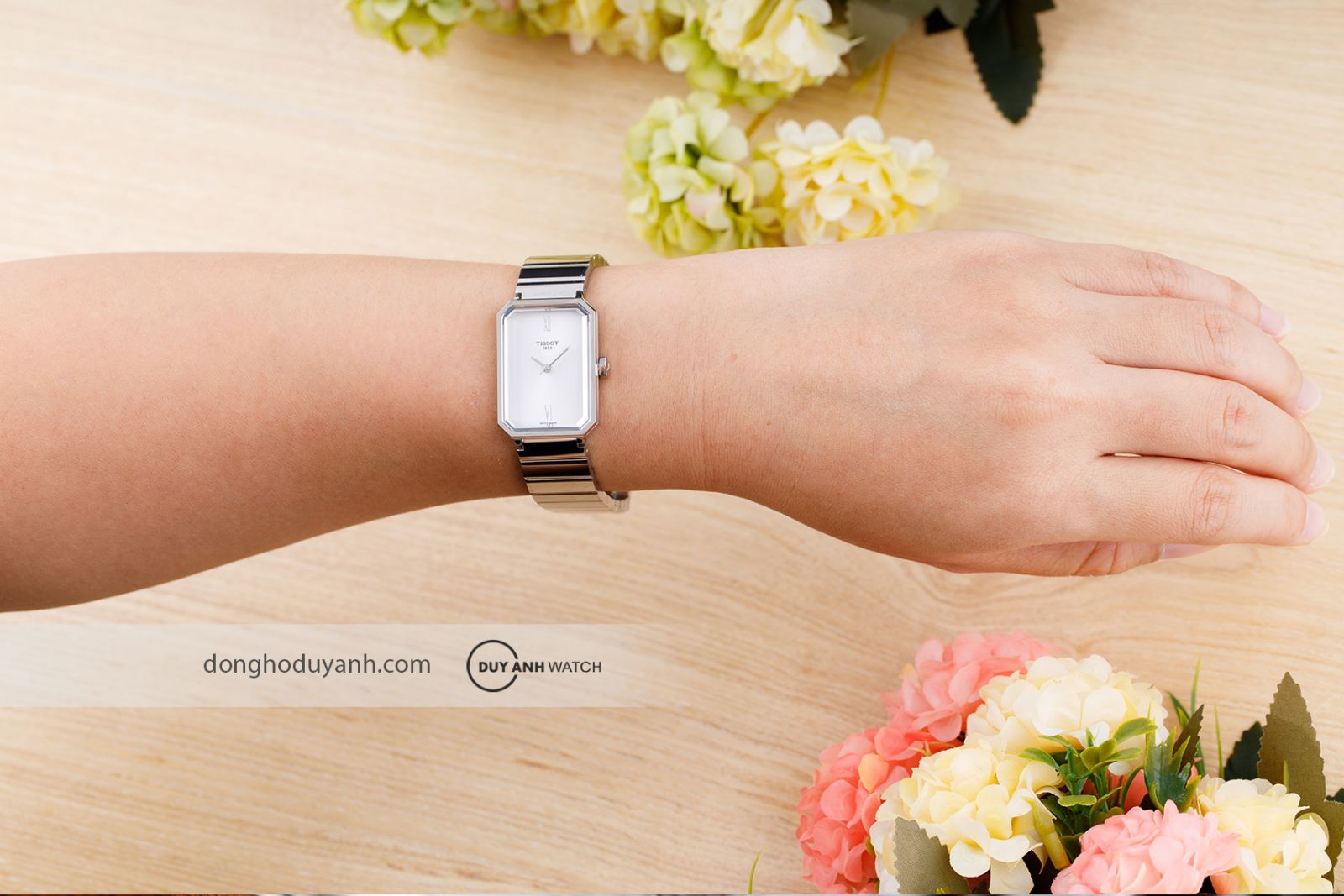 Tissot SRV T160.110.11.033.00 trên tay nữ giới