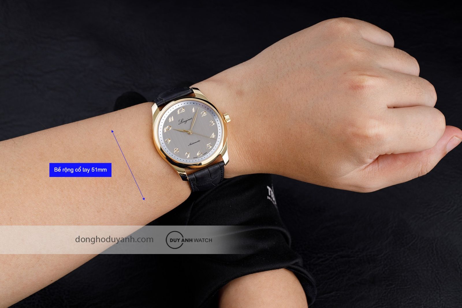 dong-ho-longines-tren-co-tay-phai-manh